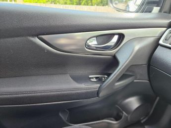 Nissan Qashqai 1.2 DIG-T N-Connecta XTRON Euro 6 (s/s) 5dr
