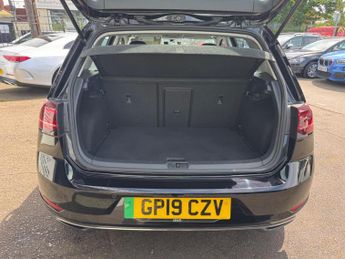 Volkswagen e-Golf 35.8kWh e-Golf Auto 5dr