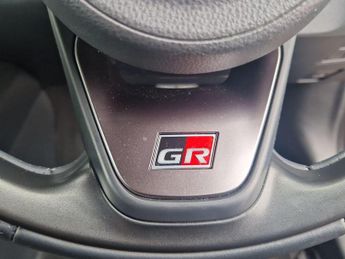 Toyota Yaris 1.5 VVT-h GR SPORT E-CVT Euro 6 (s/s) 5dr