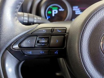 Toyota Yaris 1.5 VVT-h Design E-CVT Euro 6 (s/s) 5dr