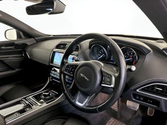 Jaguar XE 2.0i Landmark Auto Euro 6 (s/s) 4dr