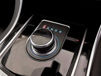Jaguar XE 2.0i Landmark Auto Euro 6 (s/s) 4dr