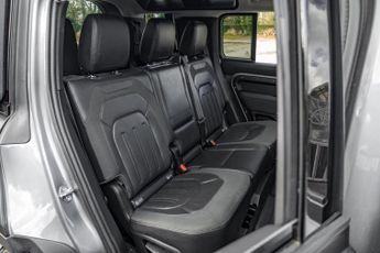 Land Rover Defender 110 2.0 SD4 S Auto 4WD Euro 6 (s/s) 5dr