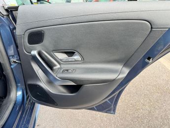 Mercedes-Benz CLA 1.3 CLA180 AMG Line (Premium Plus 2) Coupe 7G-DCT Euro 6 (s/s) 4