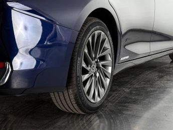 Lexus ES 2.5 300h Takumi E-CVT Euro 6 (s/s) 4dr