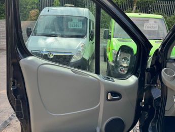 Renault Trafic 2.0 dCi SL27 Sport Crew Van QS6 L1 H1 4dr (Phase 3)