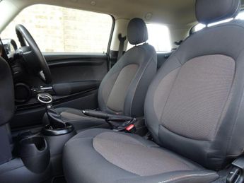 MINI Hatch 1.5 Cooper Auto Euro 6 (s/s) 3dr