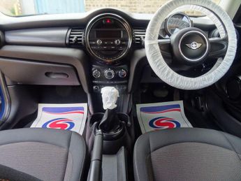 MINI Hatch 1.5 Cooper Auto Euro 6 (s/s) 3dr