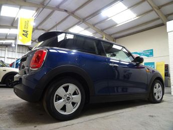 MINI Hatch 1.5 Cooper Auto Euro 6 (s/s) 3dr