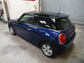 MINI Hatch 1.5 Cooper Auto Euro 6 (s/s) 3dr