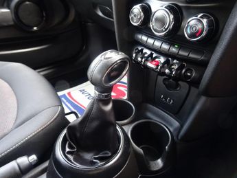 MINI Hatch 1.5 Cooper Auto Euro 6 (s/s) 3dr