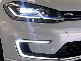 Volkswagen e-Golf 35.8kWh e-Golf Auto 5dr