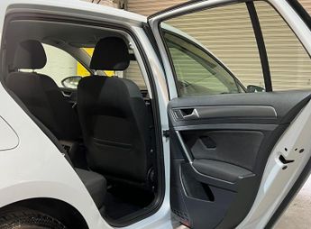 Volkswagen e-Golf 35.8kWh e-Golf Auto 5dr