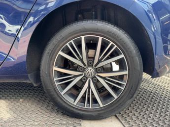 Volkswagen Golf 1.6 TDI SE Nav DSG Euro 6 (s/s) 5dr