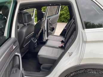 Volkswagen Tiguan 2.0 TDI R-Line Tech DSG Euro 6 (s/s) 5dr