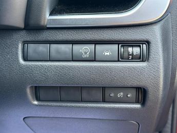 Nissan Qashqai 1.3 DIG-T MHEV N-Connecta XTRON Euro 6 (s/s) 5dr
