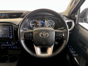 Toyota Hilux 2.4 D-4D Invincible Auto 4WD Euro 6 (s/s) 4dr