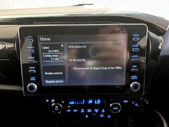 Toyota Hilux 2.4 D-4D Invincible Auto 4WD Euro 6 (s/s) 4dr