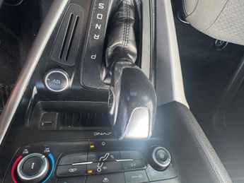 Ford Focus 1.6 Zetec Powershift Euro 6 5dr