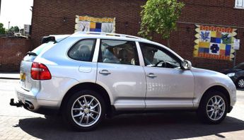 Porsche Cayenne 4.8 S Tiptronic S AWD 5dr