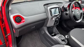 Toyota AYGO 1.0 VVT-i x-play x-shift Euro 6 5dr