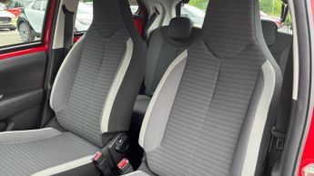 Toyota AYGO 1.0 VVT-i x-play x-shift Euro 6 5dr