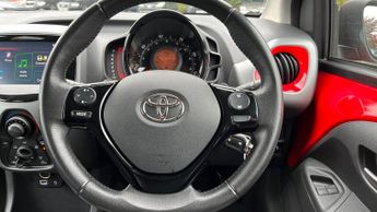 Toyota AYGO 1.0 VVT-i x-play x-shift Euro 6 5dr