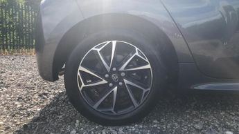Toyota Yaris 1.5 VVT-h Design E-CVT Euro 6 (s/s) 5dr