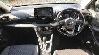 Toyota Yaris 1.5 VVT-h Design E-CVT Euro 6 (s/s) 5dr