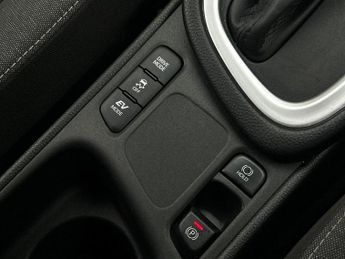 Toyota Yaris 1.5 VVT-h Design E-CVT Euro 6 (s/s) 5dr