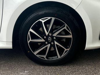 Toyota Yaris 1.5 VVT-h Design E-CVT Euro 6 (s/s) 5dr