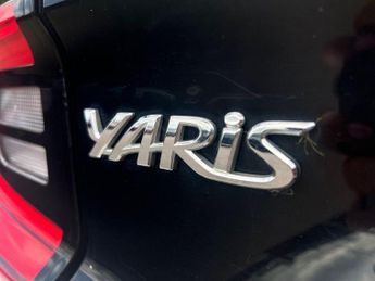 Toyota Yaris 1.5 VVT-h Design E-CVT Euro 6 (s/s) 5dr