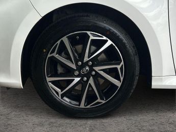 Toyota Yaris 1.5 VVT-h Design E-CVT Euro 6 (s/s) 5dr