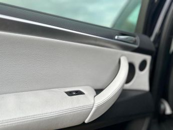 BMW X5 4.4 M 5d 548 BHP