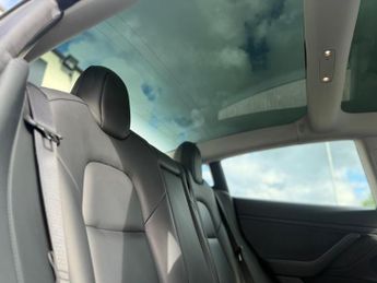 Tesla Model 3 (Dual Motor) Long Range Auto 4WDE 4dr