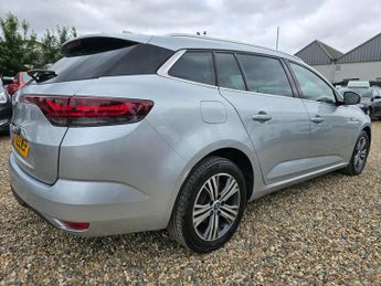 Renault Megane 1.6 E-TECH 9.8kWh Iconic Sport Tourer Auto Euro 6 (s/s) 5dr