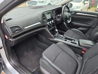 Renault Megane 1.6 E-TECH 9.8kWh Iconic Sport Tourer Auto Euro 6 (s/s) 5dr