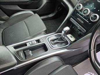 Renault Megane 1.6 E-TECH 9.8kWh Iconic Sport Tourer Auto Euro 6 (s/s) 5dr