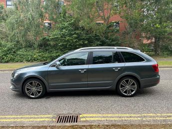 Skoda Superb 2.0 TDI Outdoor Plus DSG 4WD Euro 5 5dr