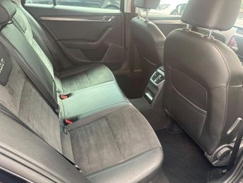 Skoda Octavia 2.0 TDI Scout DSG 4WD Euro 6 (s/s) 5dr