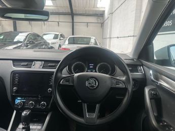 Skoda Octavia 2.0 TDI Scout DSG 4WD Euro 6 (s/s) 5dr