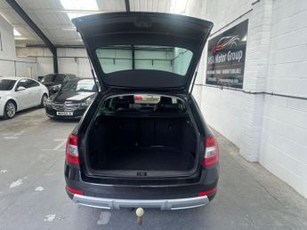Skoda Octavia 2.0 TDI Scout DSG 4WD Euro 6 (s/s) 5dr