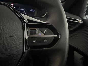 Peugeot E-2008 50kWh Allure Auto 5dr (7kW Charger)