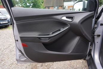 Ford Focus 1.6 Zetec Powershift Euro 5 5dr