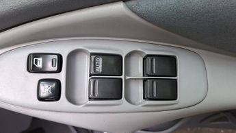 Nissan Almera Tino 1.8 SVE 5dr