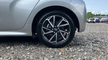 Toyota Yaris 1.5 VVT-h Design E-CVT Euro 6 (s/s) 5dr