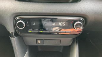 Toyota Yaris 1.5 VVT-h Design E-CVT Euro 6 (s/s) 5dr