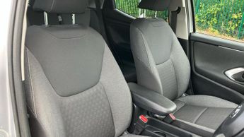 Toyota Yaris 1.5 VVT-h Design E-CVT Euro 6 (s/s) 5dr
