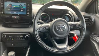 Toyota Yaris 1.5 VVT-h Design E-CVT Euro 6 (s/s) 5dr