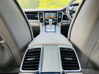 Porsche Panamera 4.8 V8 S PDK Euro 5 (s/s) 5dr
